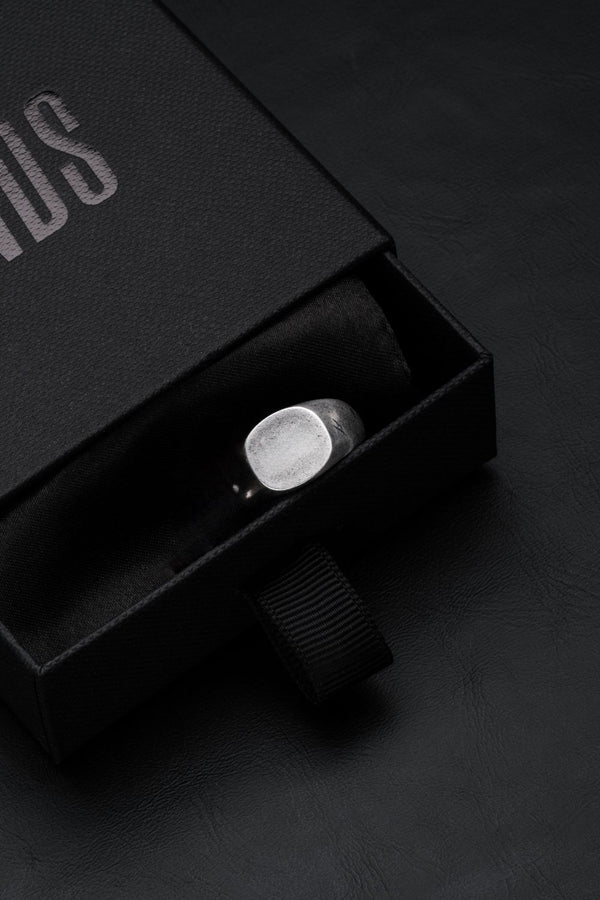 Modest Ring